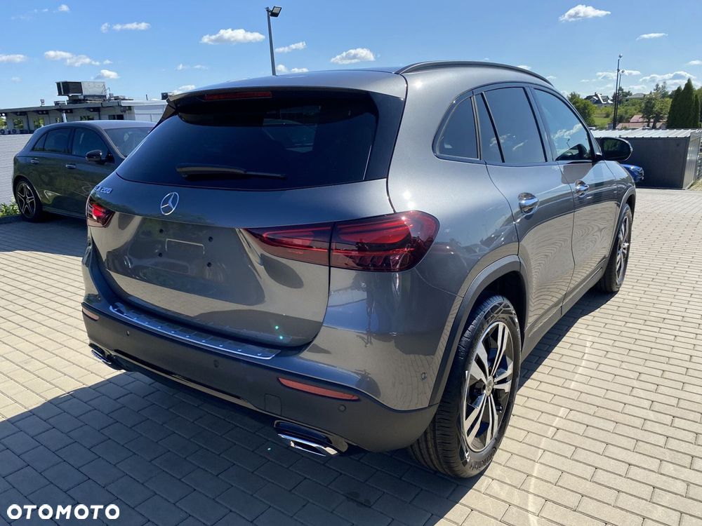 Mercedes-Benz GLA - 4