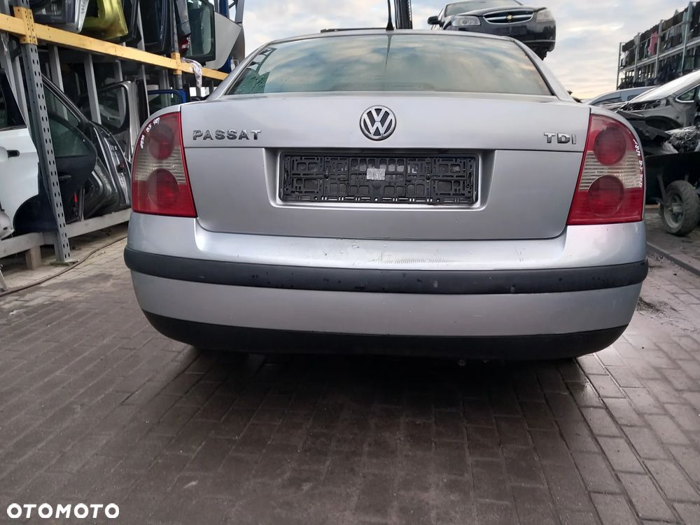 VW PASSAT B5 ZDERZAK TYLNY TYŁ SEDAN KOLOR: LA7W - 1