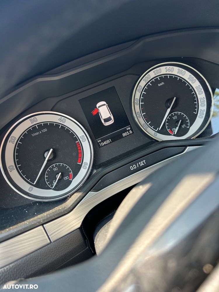 Skoda Superb 2.0 TDI DSG 4X4 Style - 3