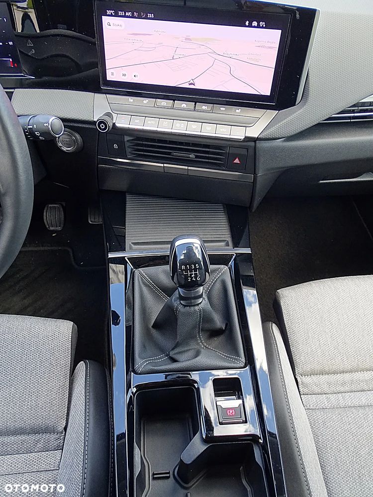 Opel Astra 1.2 Turbo GS - 27