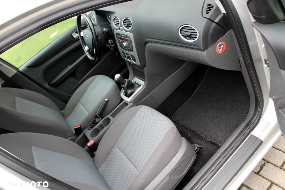 Ford Focus 1.6 16V Style - 11