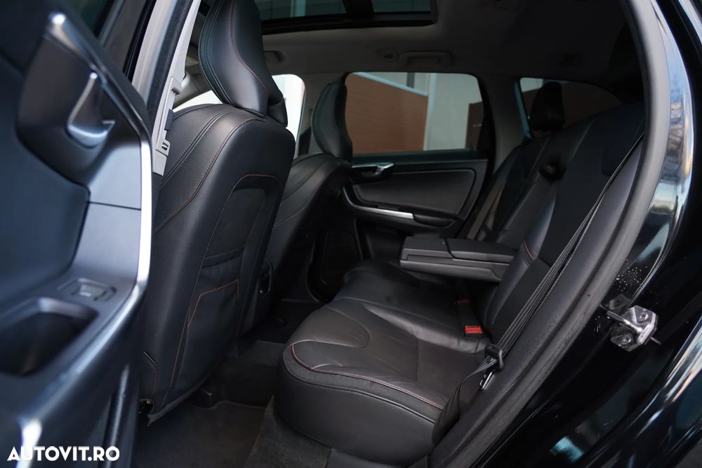 Volvo XC 60 D5 AWD Geartronic Ocean Race - 11