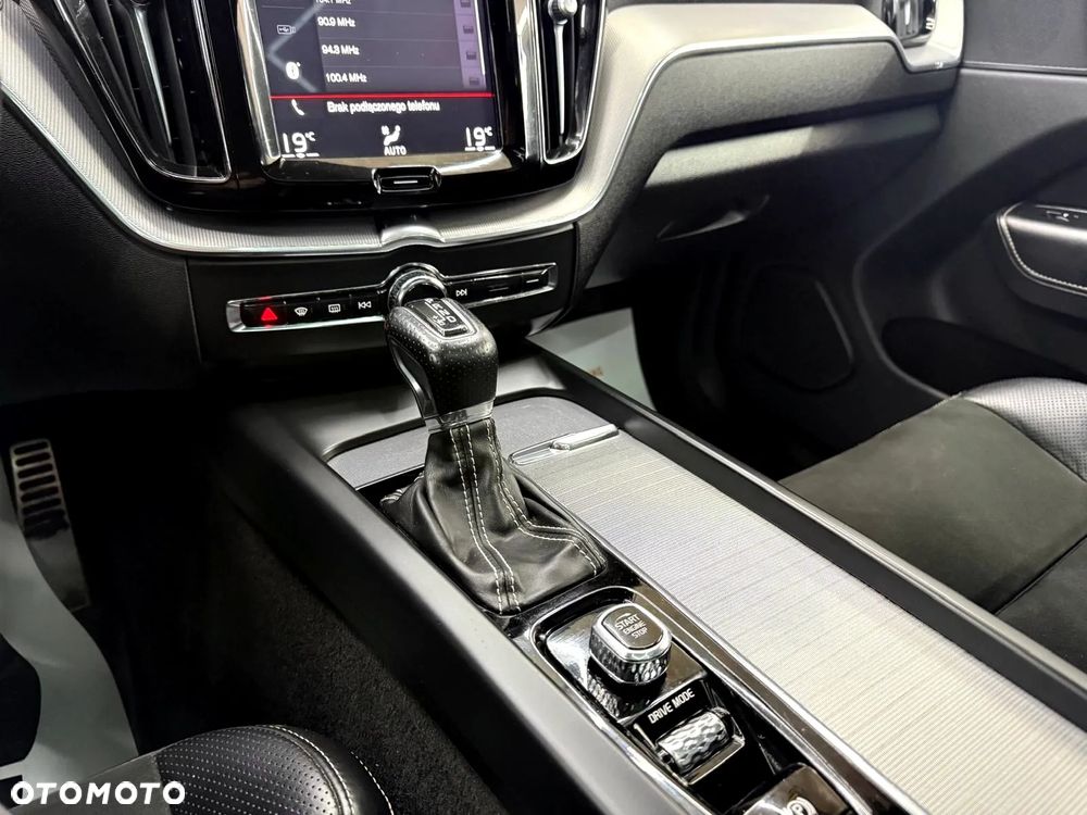 Volvo XC 60 D4 AWD Geartronic RDesign - 21