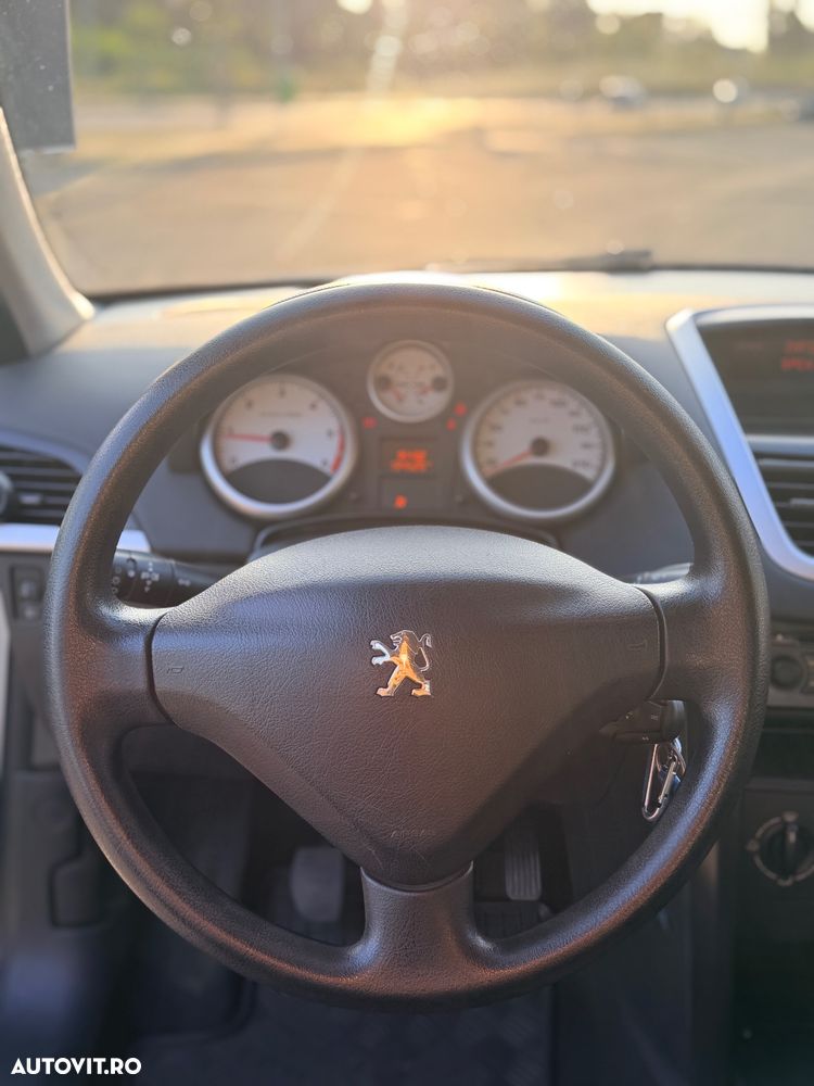 Peugeot 207 1.4 HDI Trendy - 10