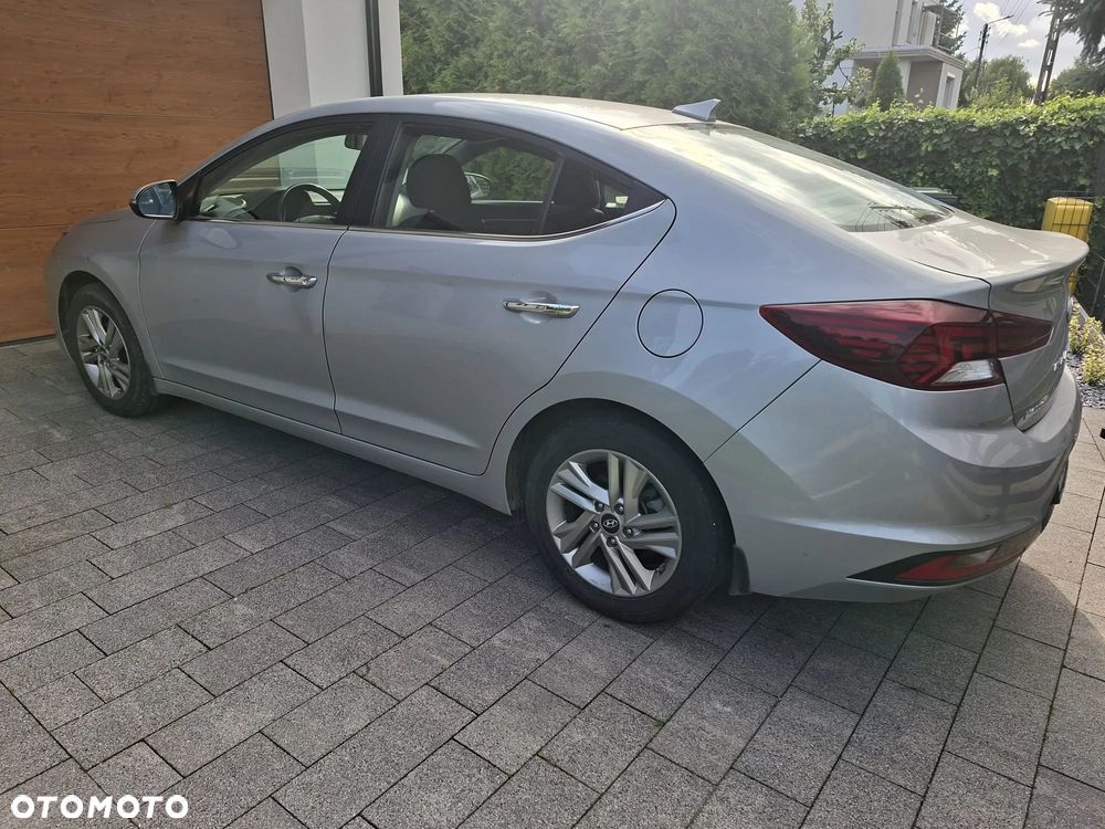 Hyundai Elantra 1.6 Comfort - 3