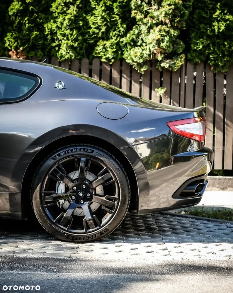 Maserati GranTurismo S Automat - 32