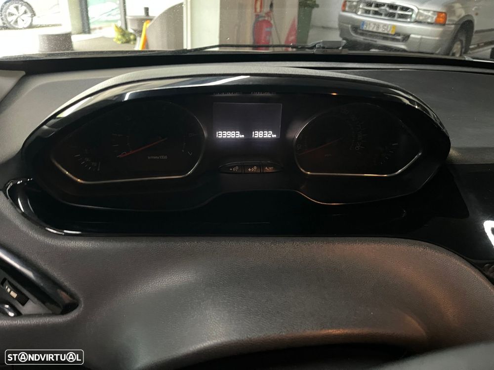 Peugeot 208 1.2 PureTech Allure - 21