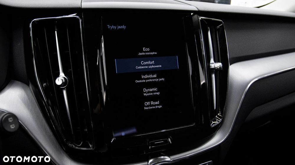 Volvo XC 60 T5 AWD Momentum Pro - 26