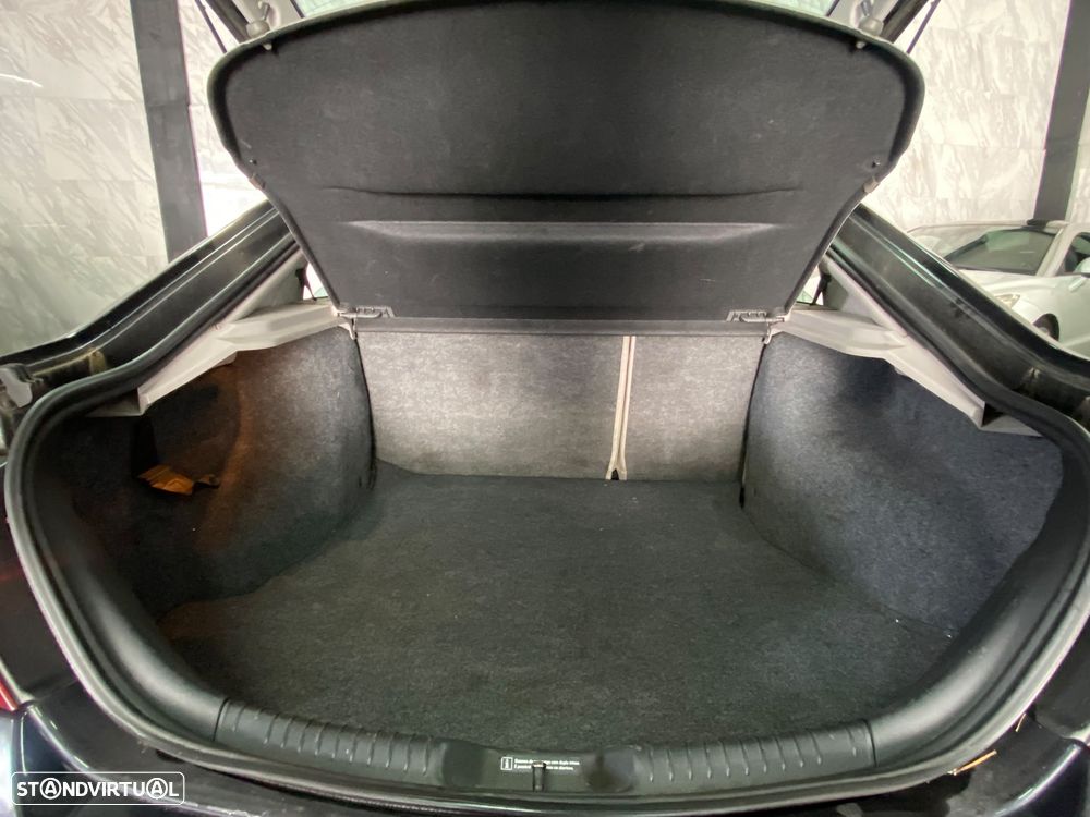 Ford Mondeo 2.0 TDdi Ghia - 16
