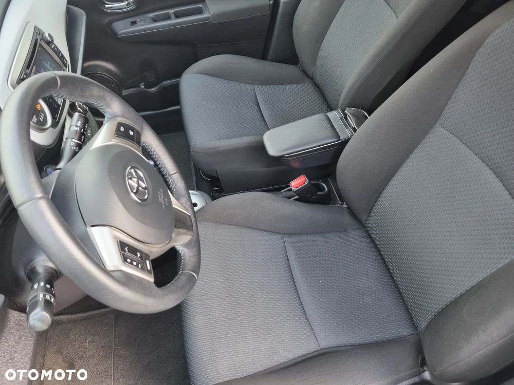 Toyota Yaris Hybrid 100 Life - 18