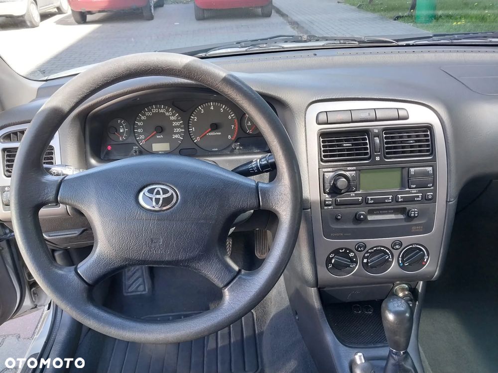 Toyota Avensis - 10