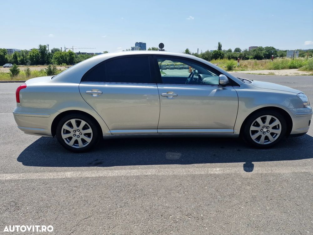 Toyota Avensis - 1