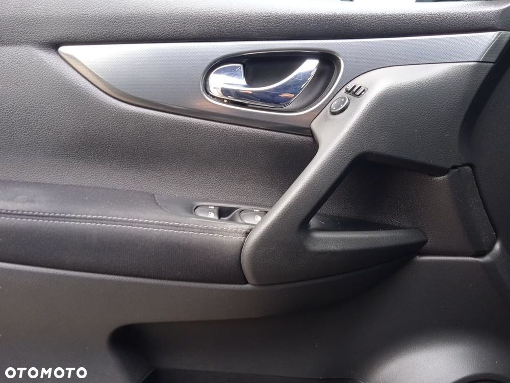 Nissan Qashqai 1.6 DIG-T N-Connecta - 27