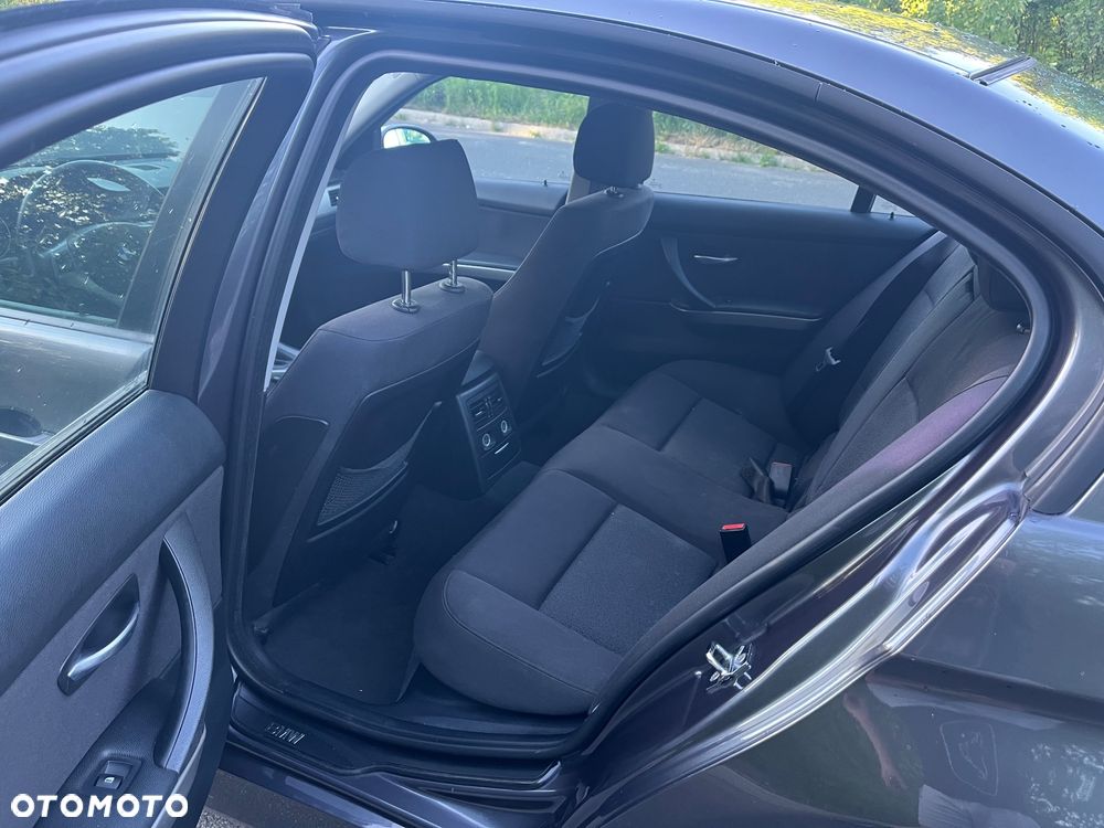 BMW Seria 3 320d DPF Edition Fleet Sport - 9