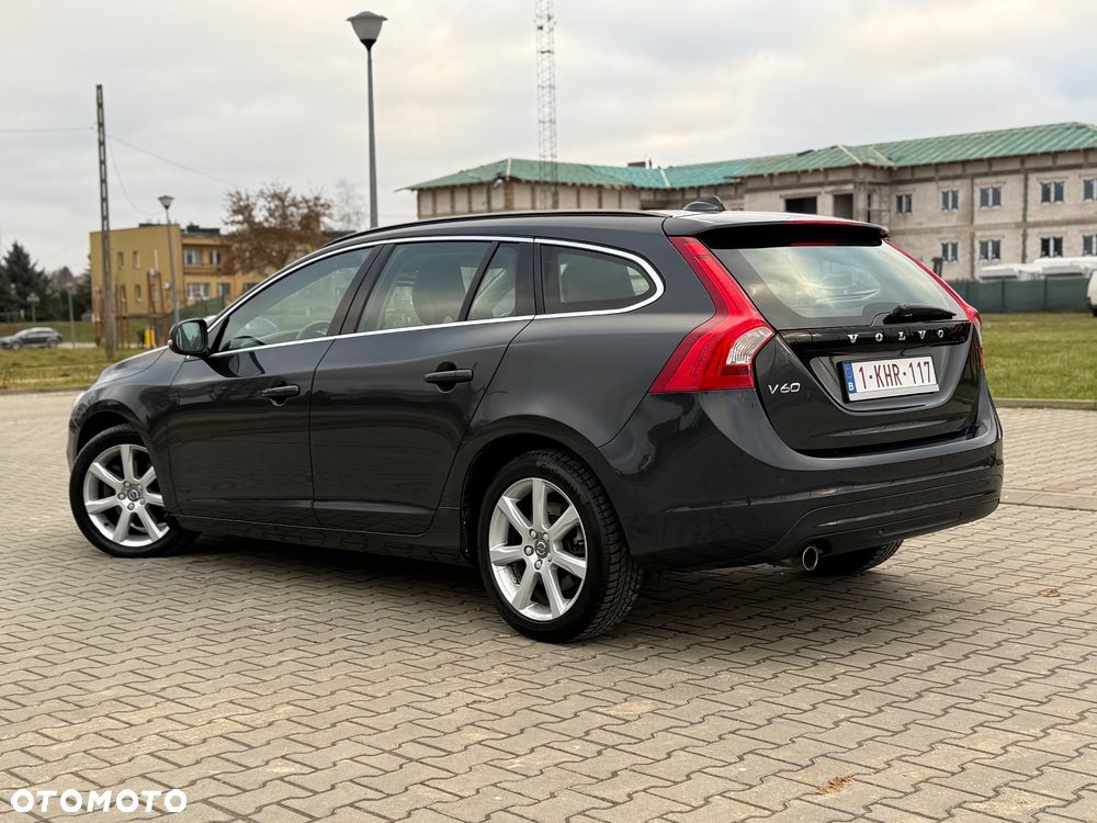 Volvo V60 D2 Momentum - 2