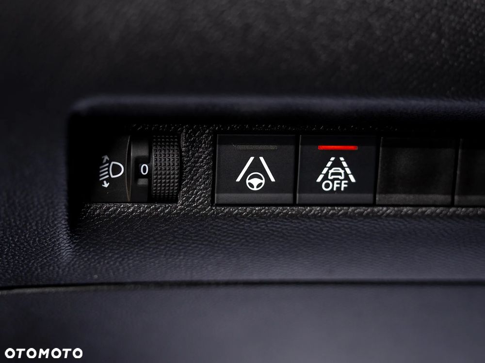 Peugeot 2008 1.5 BlueHDi Allure S&S EAT8 - 31