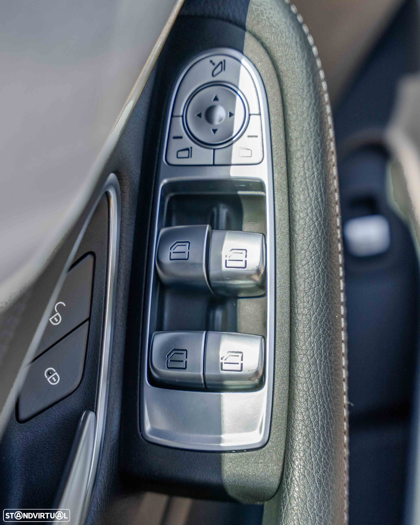 Mercedes-Benz C 220 d Coupe 4Matic 9G-TRONIC AMG Line - 34
