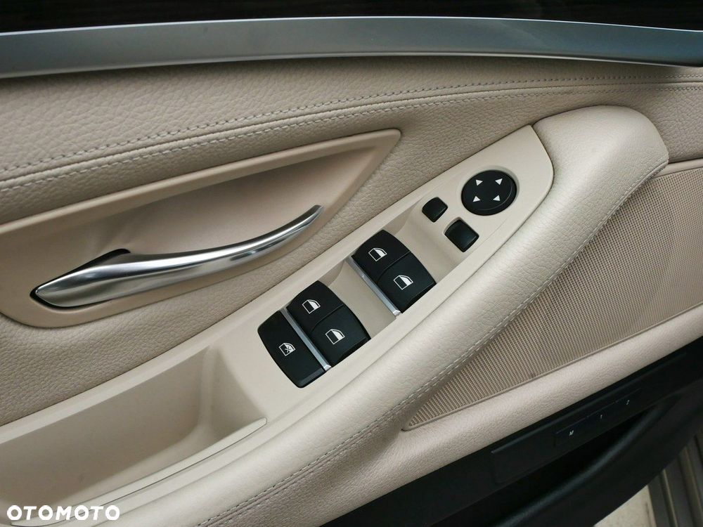 BMW Seria 5 520d Luxury Line - 30