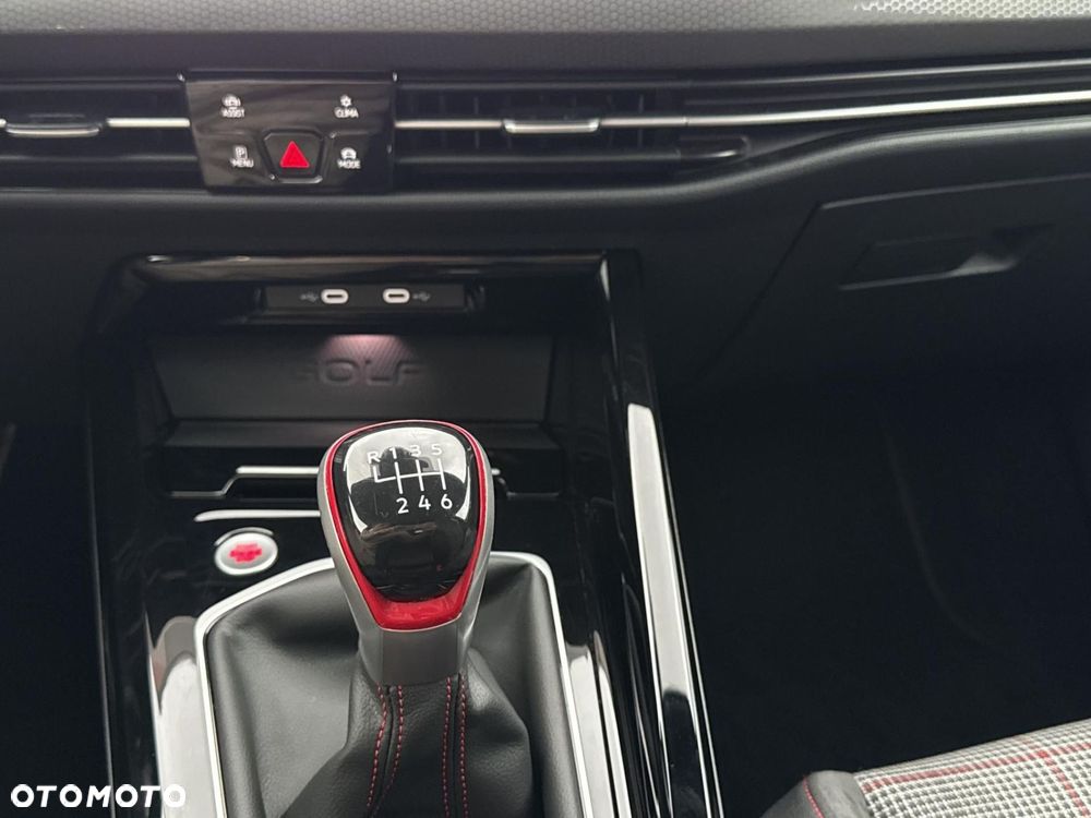Volkswagen Golf - 26