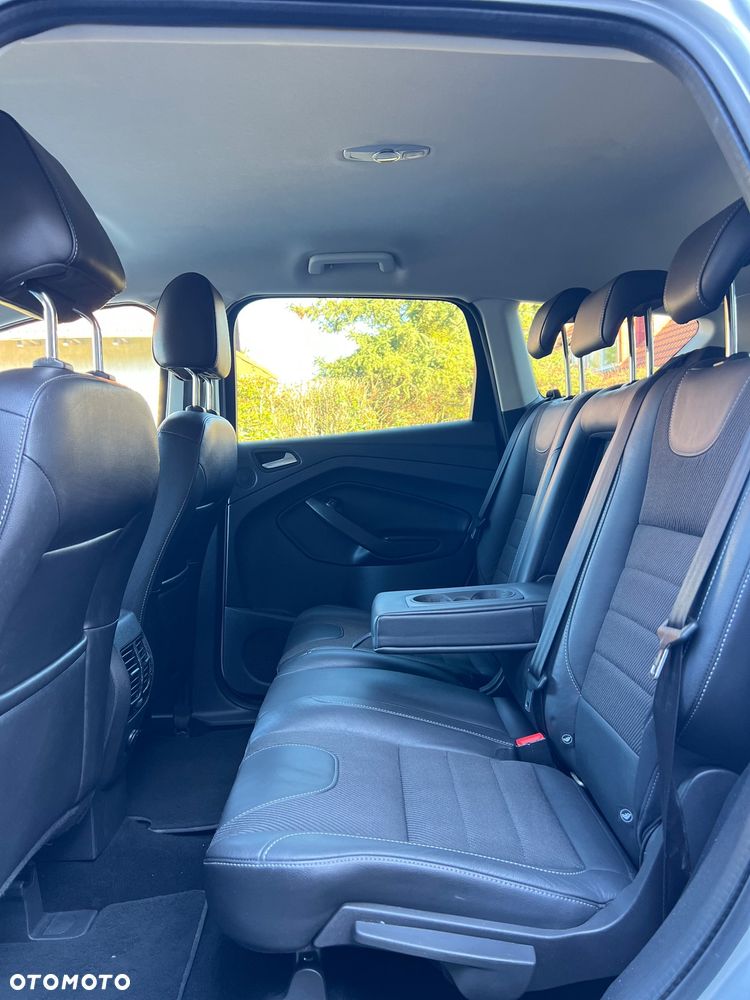 Ford Kuga 2.0 TDCi 2x4 Titanium - 40