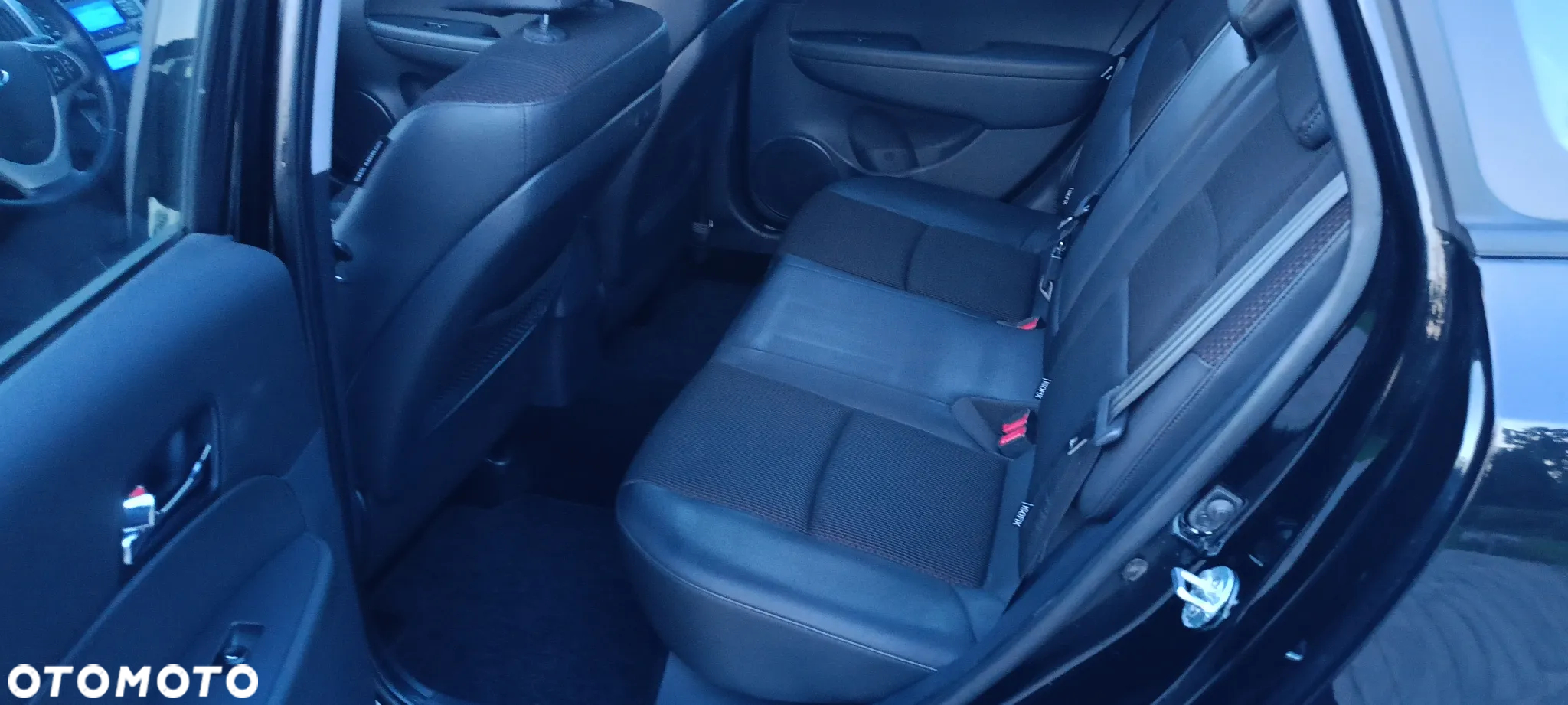 Hyundai i30 1.4 FIFA WM Edition - 24