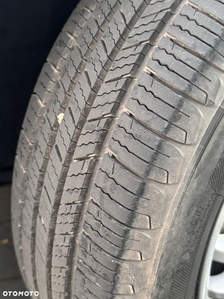 Toyota Prius (Hybrid) - 11