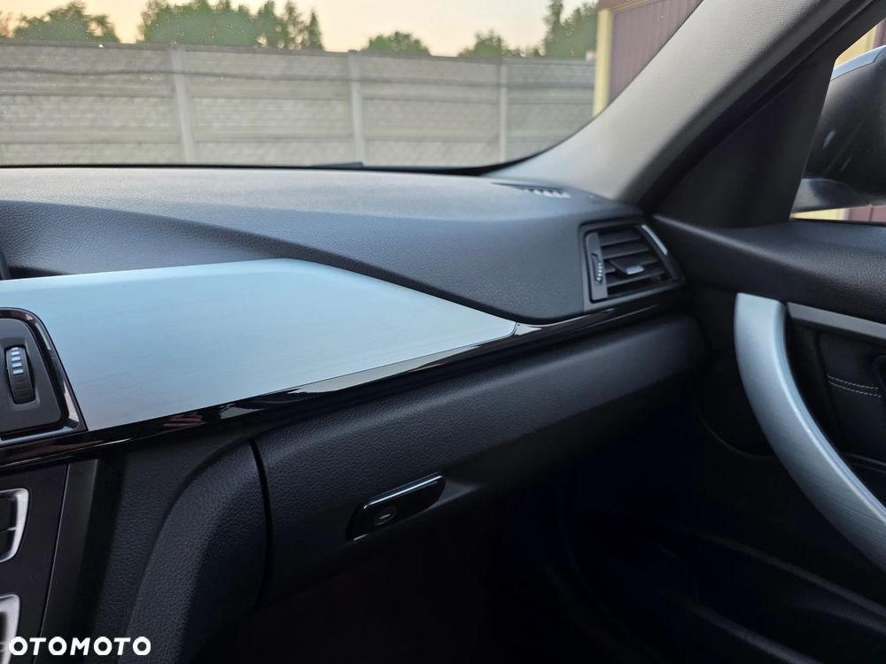 BMW Seria 3 320d - 25