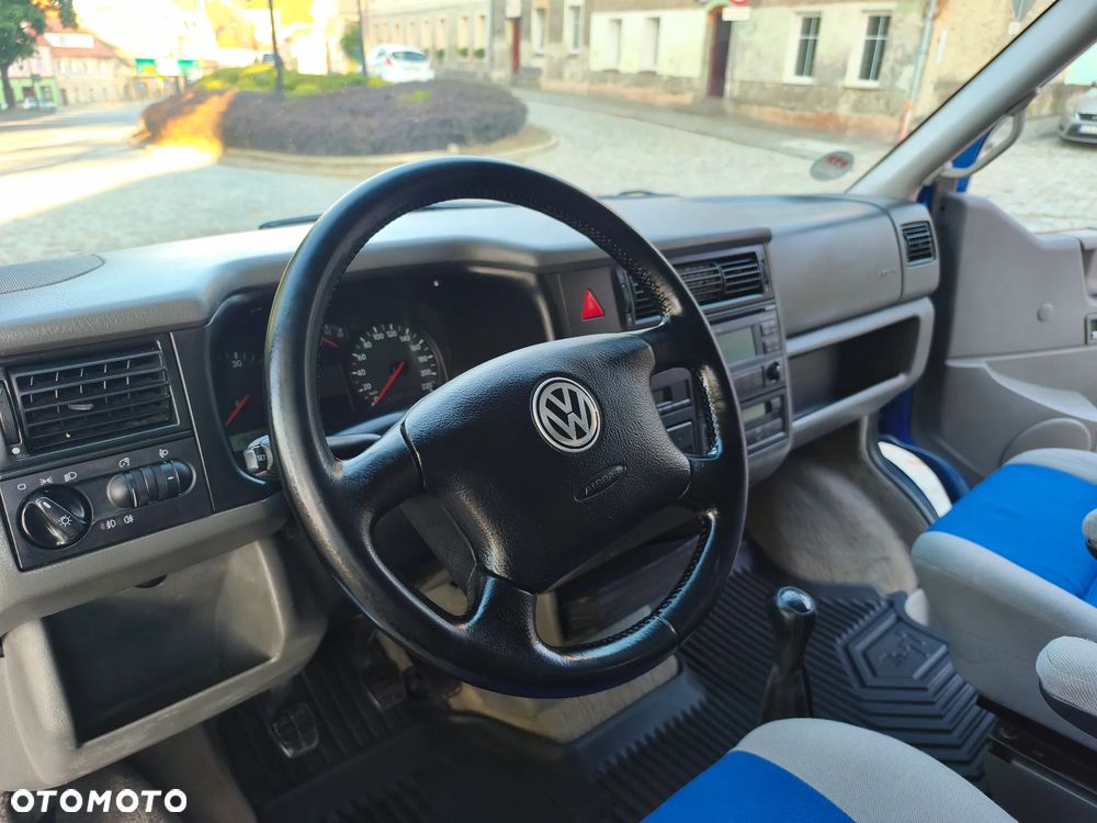 Volkswagen Multivan - 24