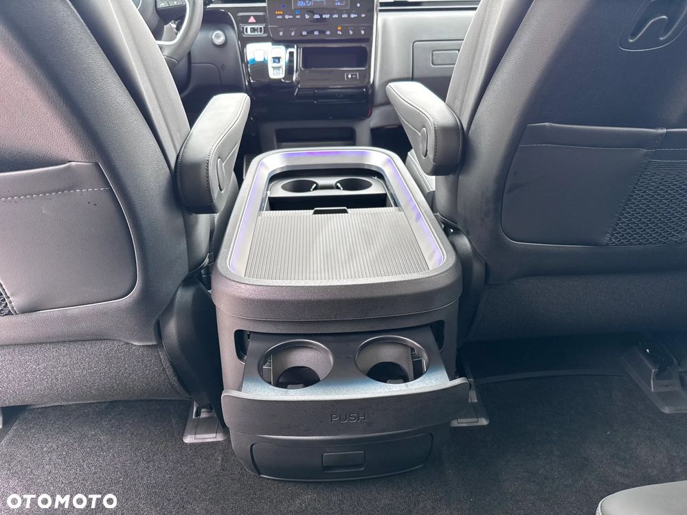 Hyundai Staria 1.6 T-GDI HEV Luxury - 28