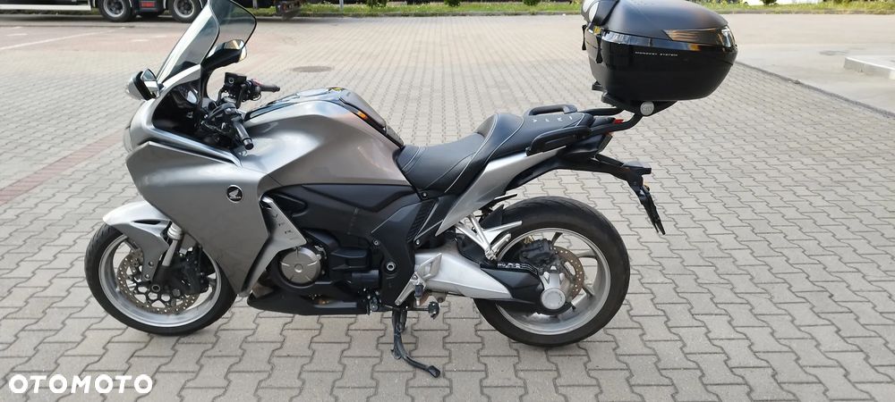 Honda VFR - 7