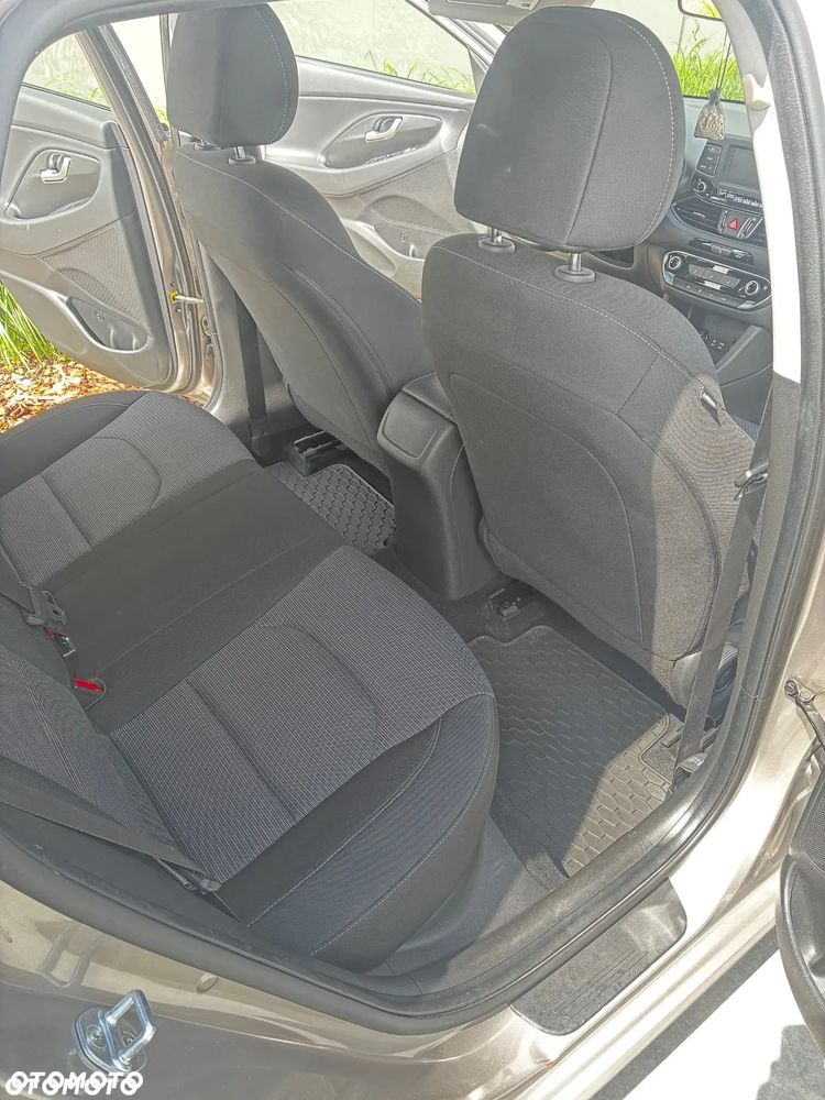Hyundai i30 1.4 Classic + - 11