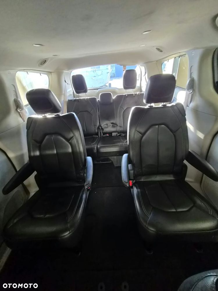 Chrysler Pacifica - 19