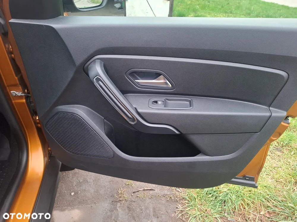 Dacia Duster 1.6 SCe Urban Explorer S&S - 13