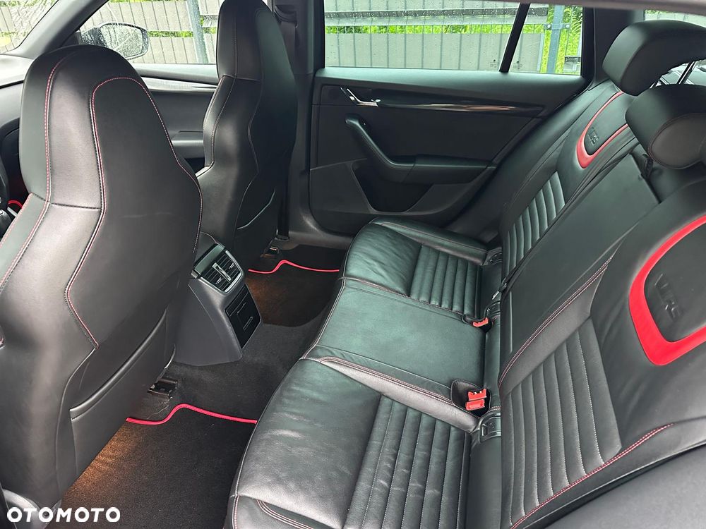 Skoda Octavia 2.0 TDI DSG RS - 17