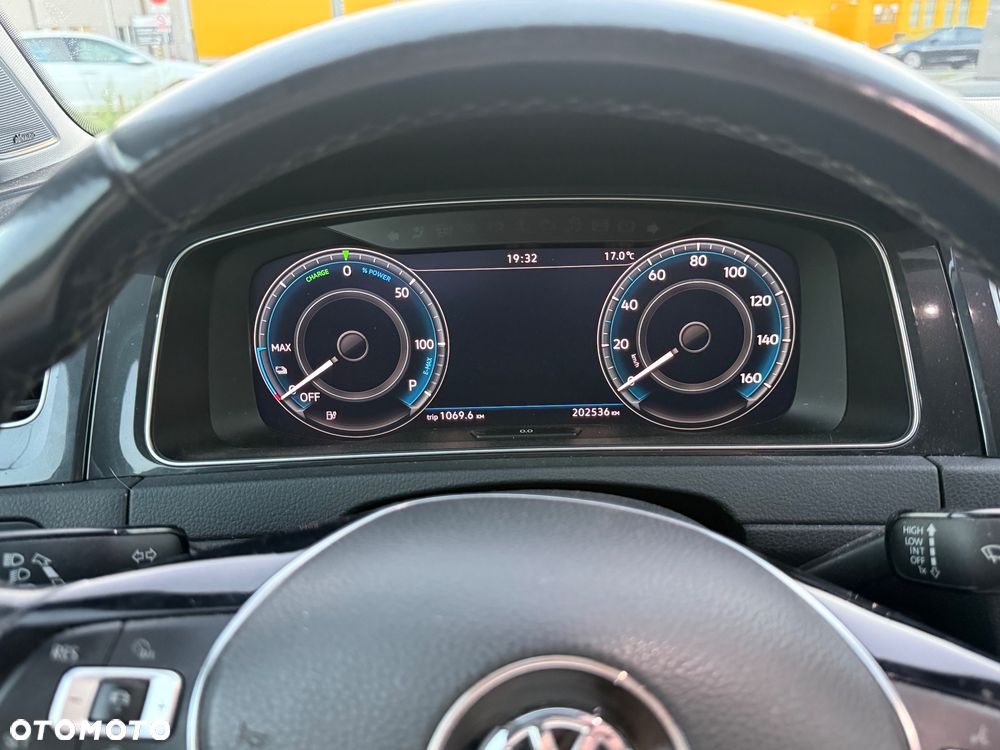 Volkswagen Golf - 8