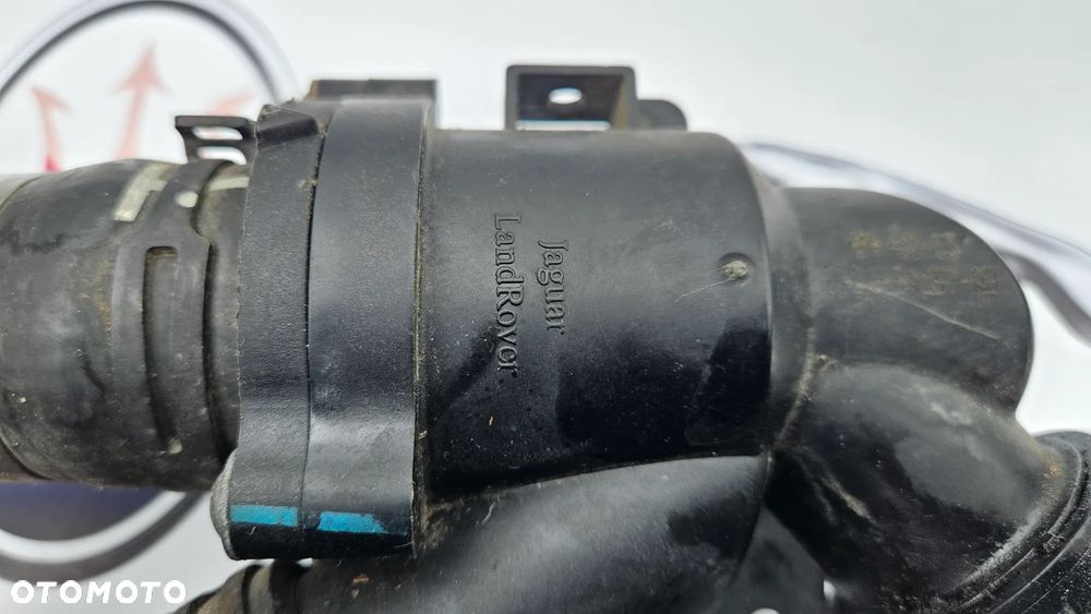 Jaguar XJ 351 2010-2015  3.0 SC 306PS 340 KM 5.0 508PN 385 KM 5.0 SC 510KM 508PS Termostat Króciec termostatu Przewód wody Rurka Obudowa termostatu 8W93-8A587-AG DX23-9A587-AA - 19