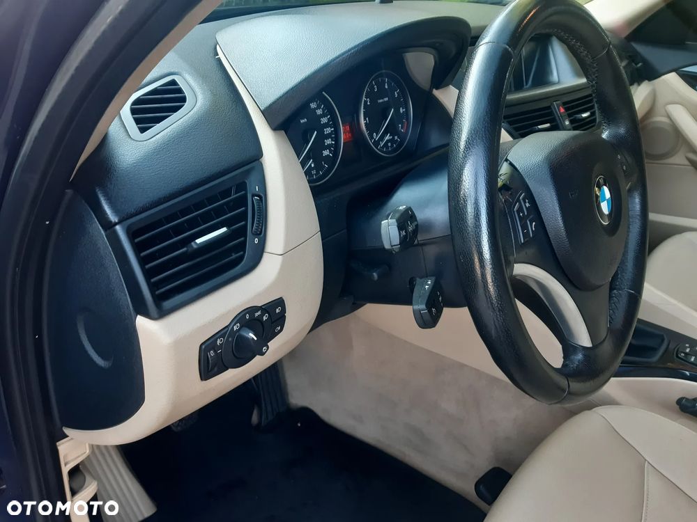 BMW X1 sDrive18i Sport Line - 23