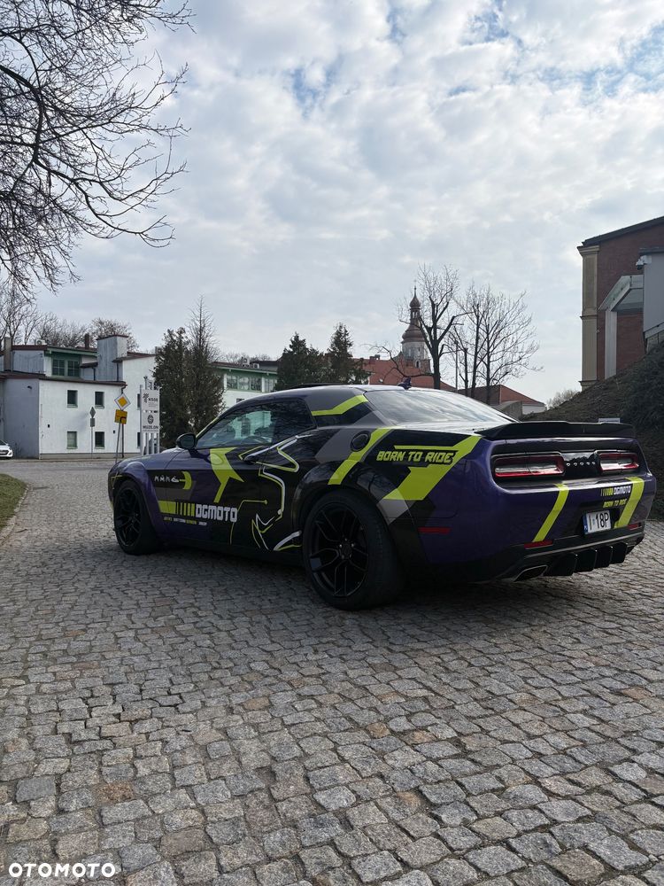 Dodge Challenger 6.1 SRT8 - 4