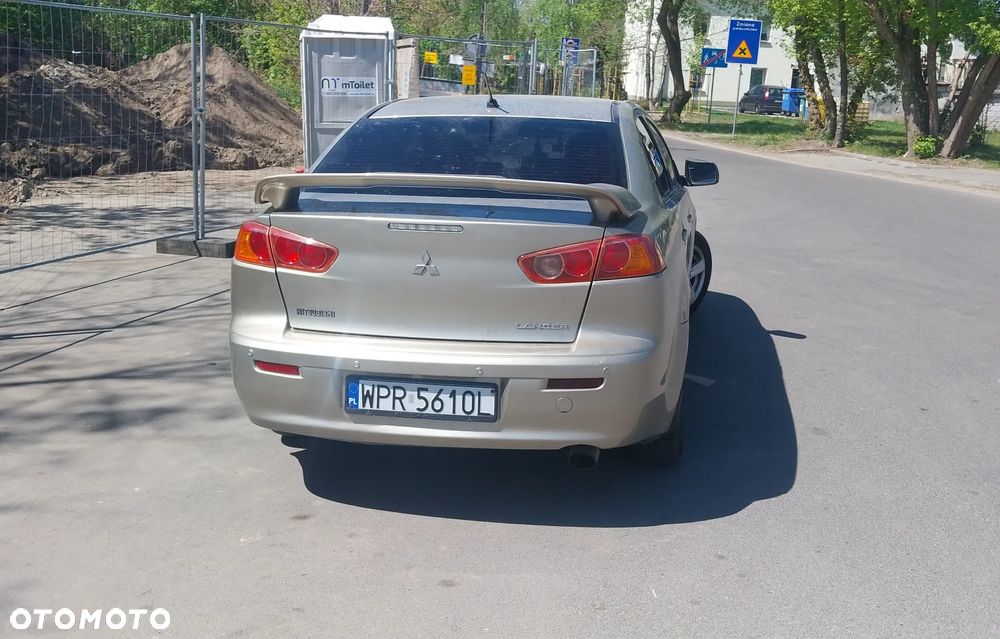 Mitsubishi Lancer 1.8 Invite - 3