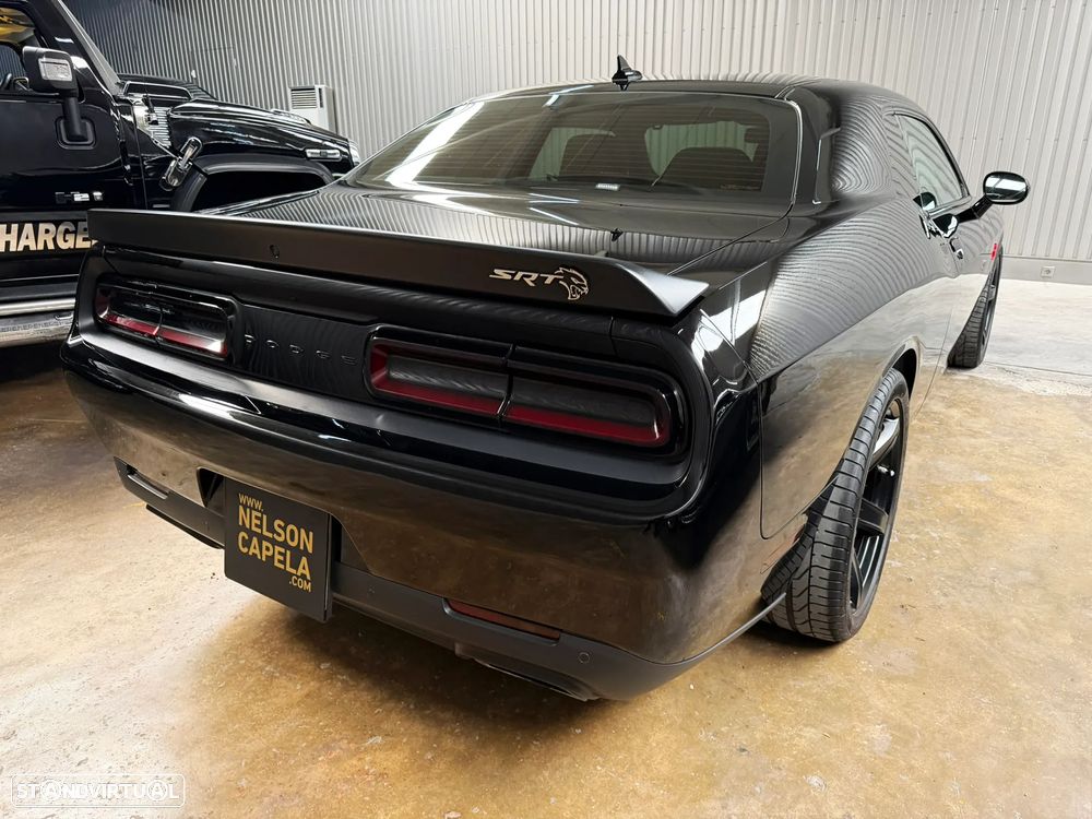 Dodge Challenger Auto SRT Hellcat - 9