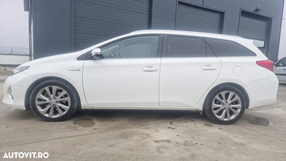 Toyota Auris 1.8 L VVT-i TS Hybrid Sol+ - 4