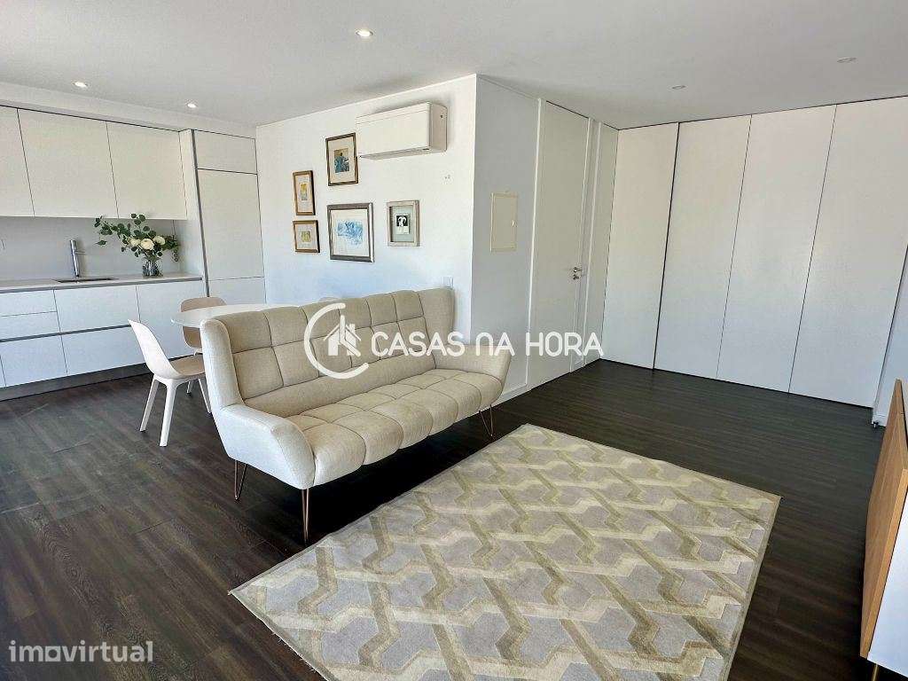 T1 com Terraço Mobilado e com Despesas Incluídas na Sobreda - Grande imagem: 2/20