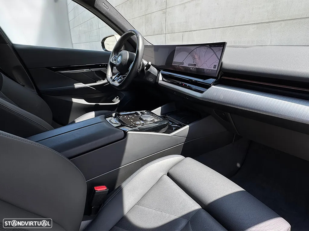BMW 530 e Pack Desportivo M - 8
