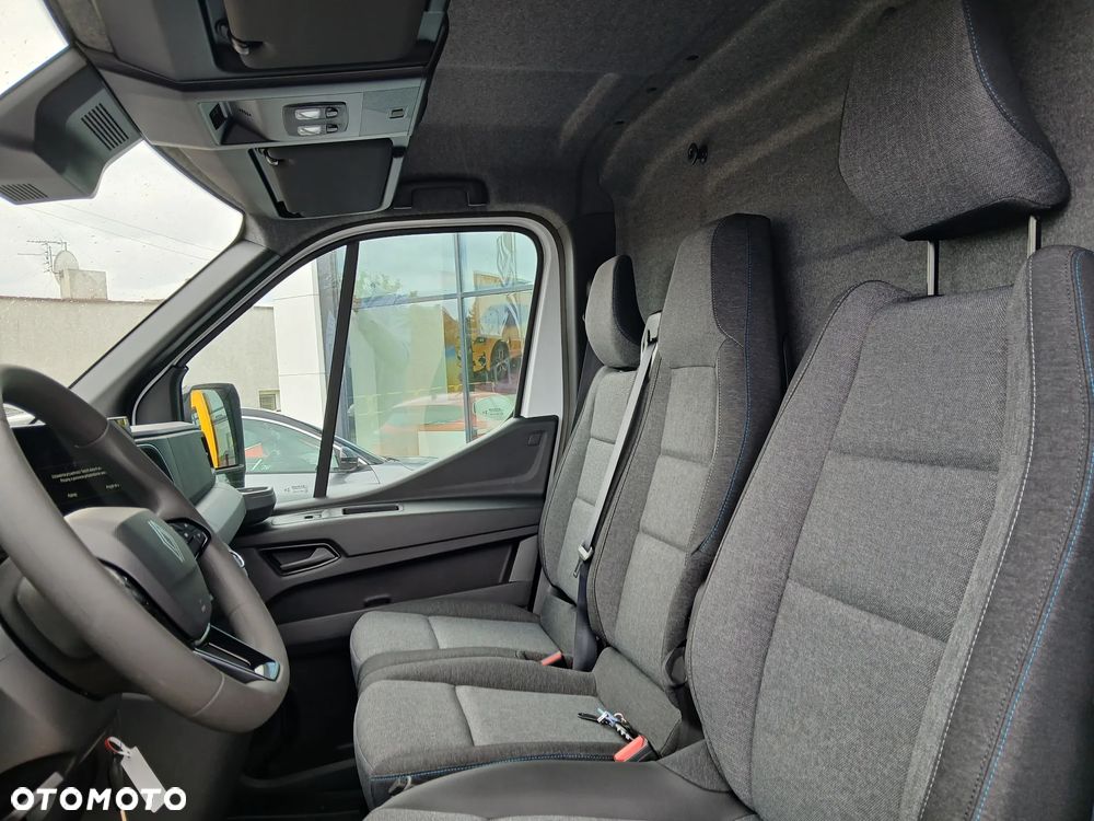 Renault Master plandeka z windą - 11