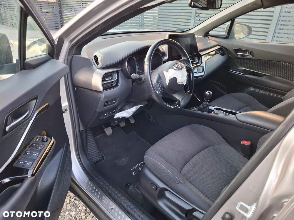 Toyota C-HR 1.2 Turbo Team Deutschland - 13
