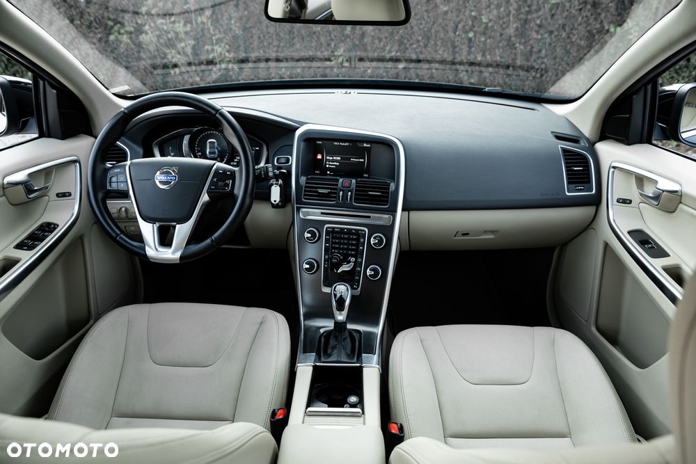 Volvo XC 60 D4 Drive-E Momentum - 28