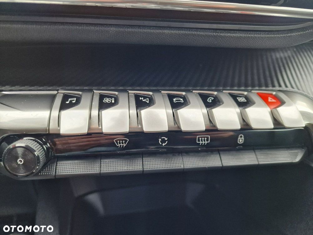 Peugeot 3008 1.2 PureTech Active Pack S&S EAT8 - 34