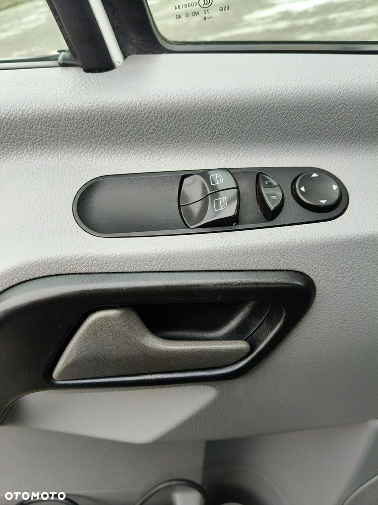 Mercedes-Benz Sprinter - 14