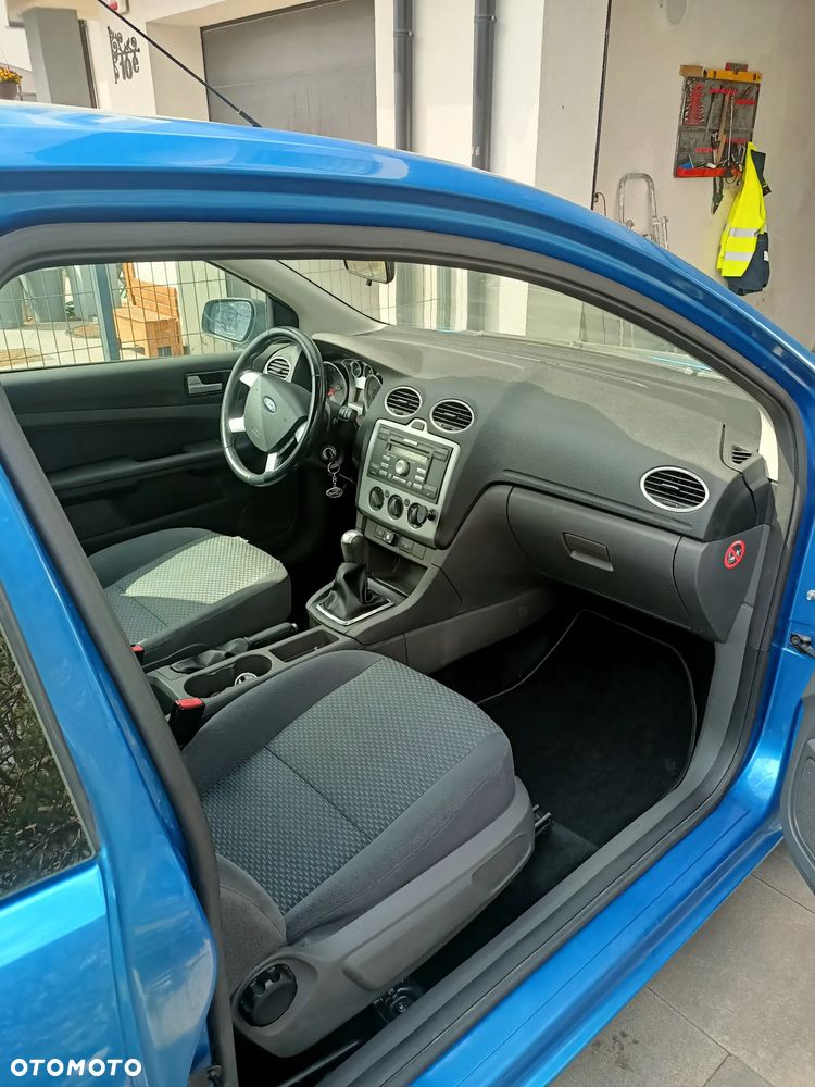 Ford Focus 1.6 16V Ambiente - 4