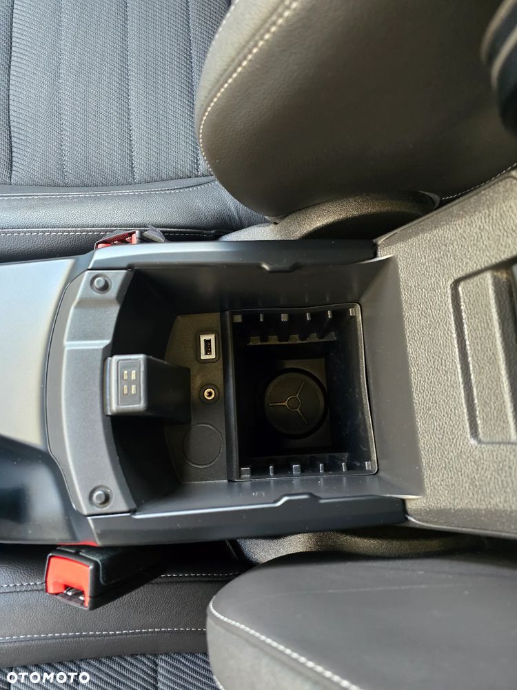 Ford Kuga 2.0 TDCi 2x4 Titanium - 28